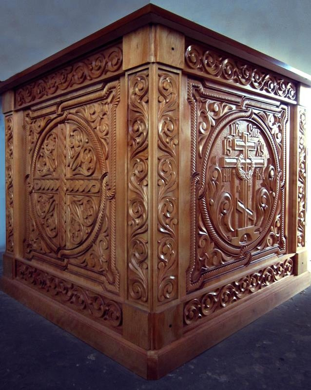 Внутреннее убранство храма.