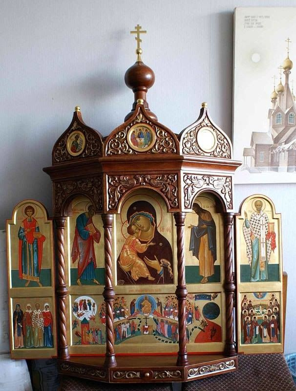 Внутреннее убранство храма.