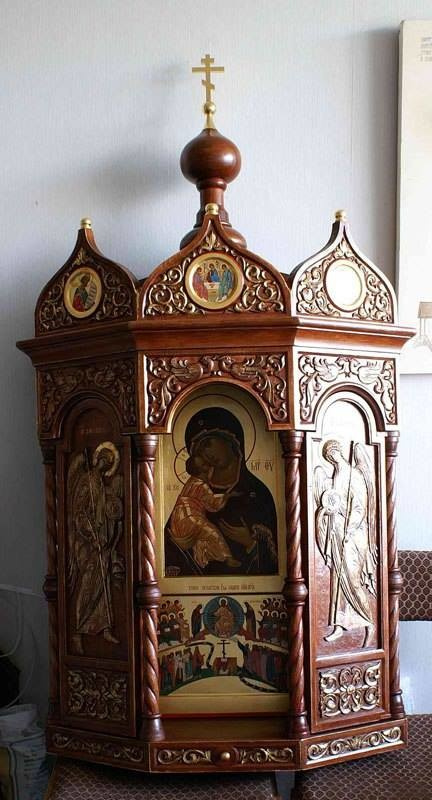 Внутреннее убранство храма.