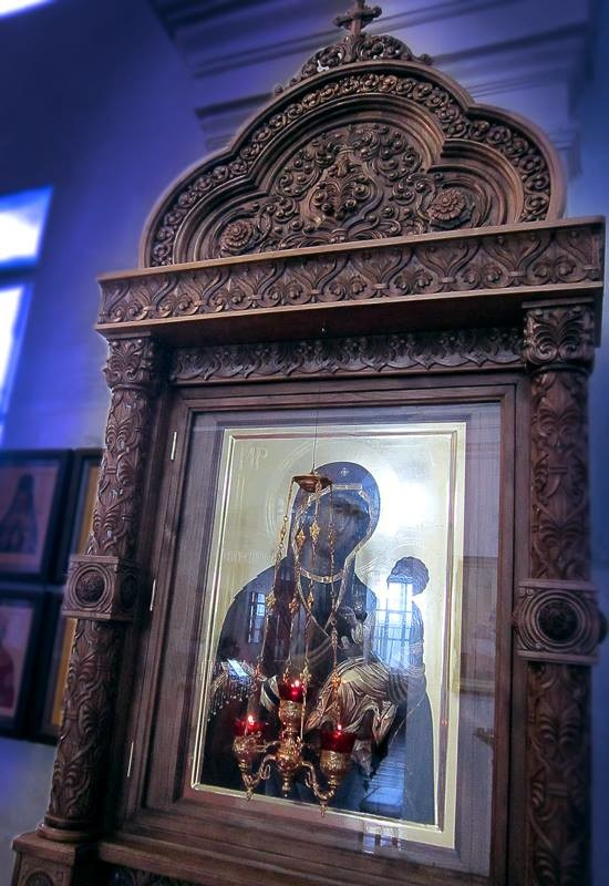 Внутреннее убранство храма.