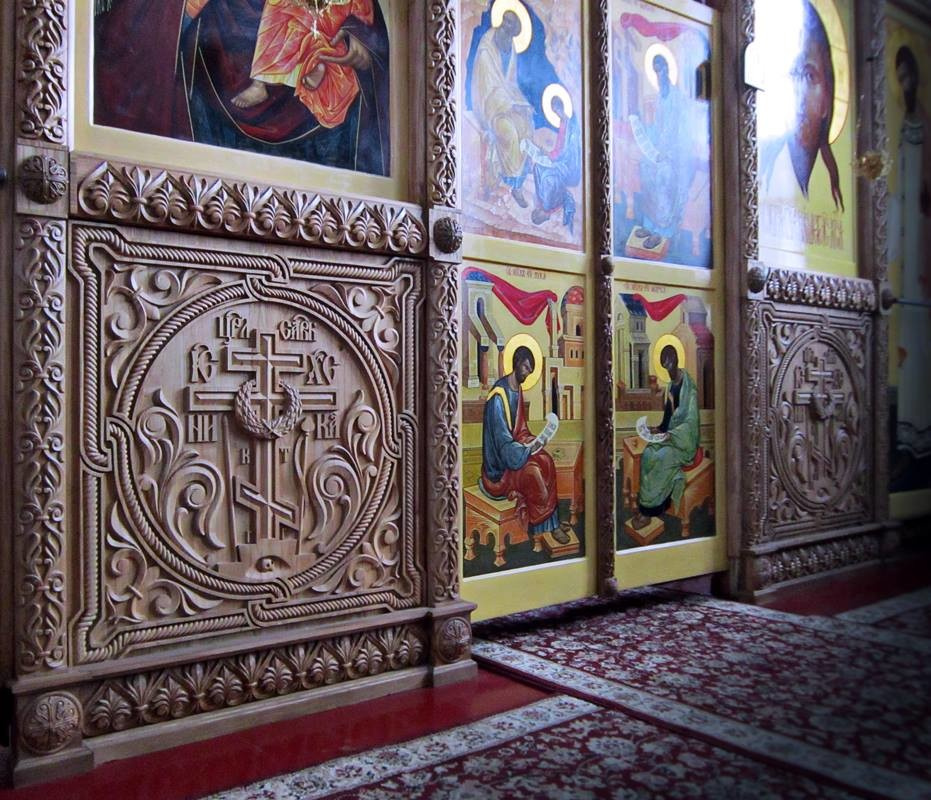 Внутреннее убранство храма.