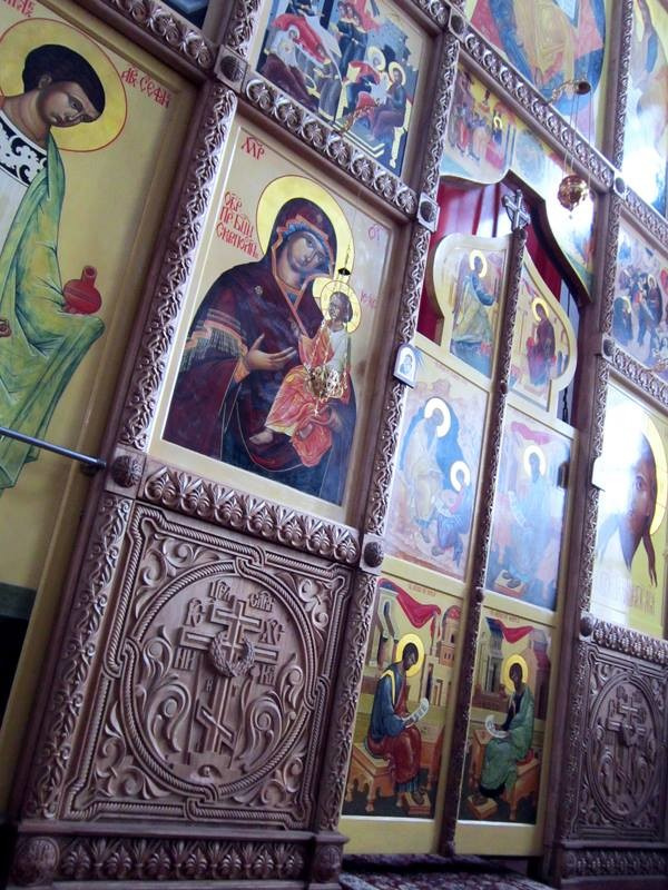 Внутреннее убранство храма.