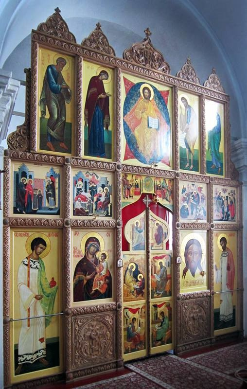 Внутреннее убранство храма.