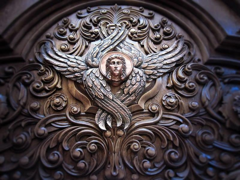 Дерево и медь.