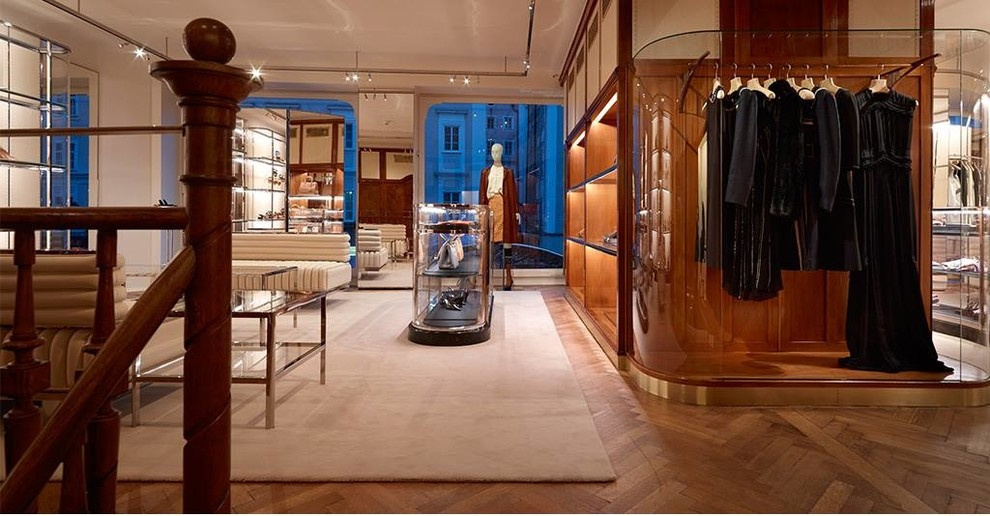 Бутик Prada в г. Зальцбург& светильники Renzo Del Ventisette
