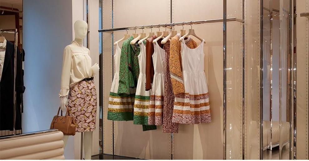 Бутик Prada в г. Зальцбург& светильники Renzo Del Ventisette