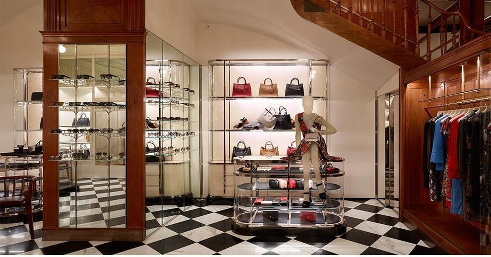 Бутик Prada в г. Зальцбург& светильники Renzo Del Ventisette