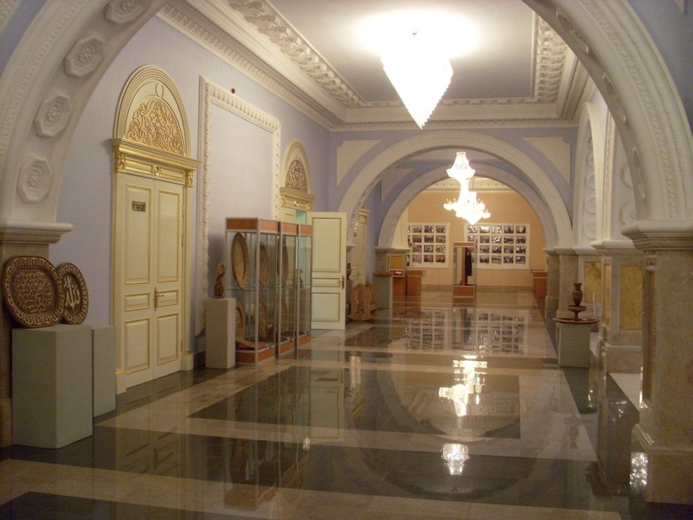 Двери в Мемориальном комплексе Славы им. А.А. Кадырова
