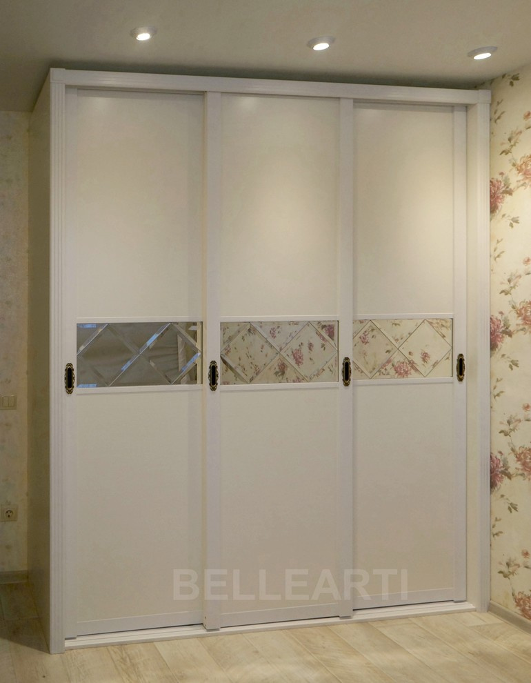 Шкафы купе Bellearti с зеркальнм панно