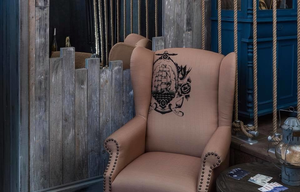 Ресторан пропитанный духом путешествий и любовью к морю "40 футов"