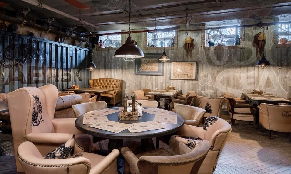 Ресторан пропитанный духом путешествий и любовью к морю "40 футов"