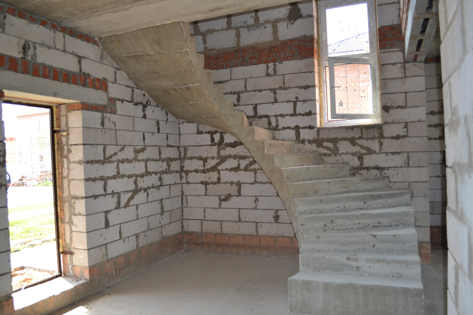 Бетонная лестница под отделку деревом