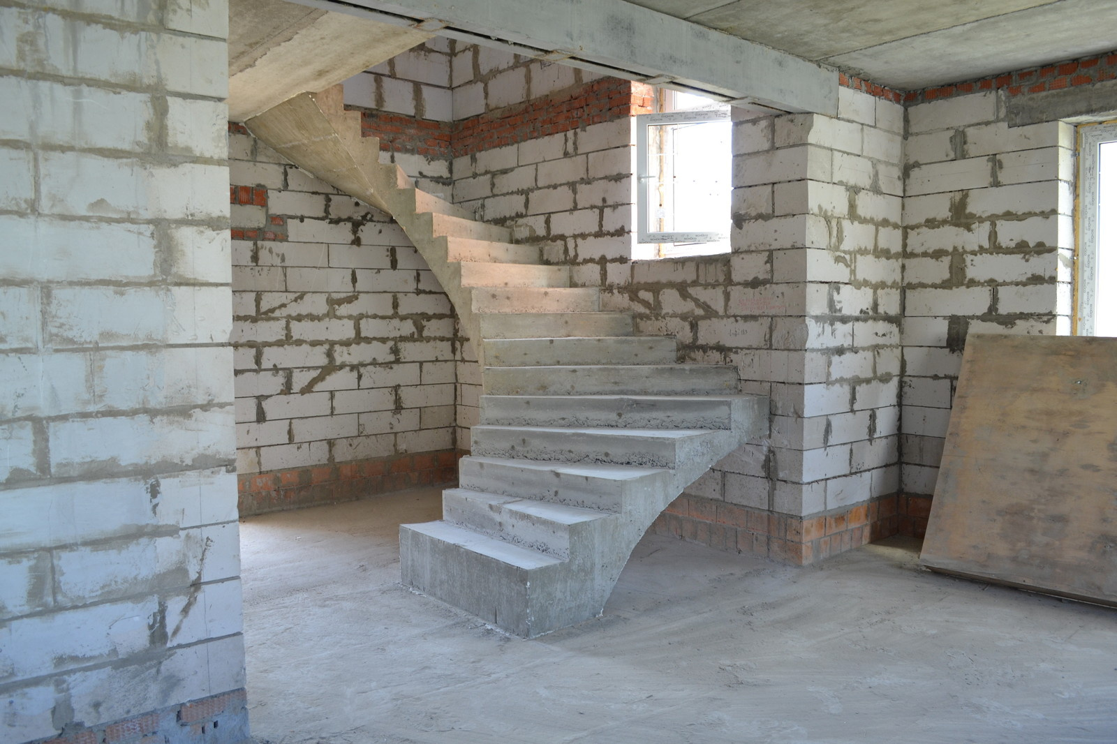 Бетонная лестница под отделку деревом