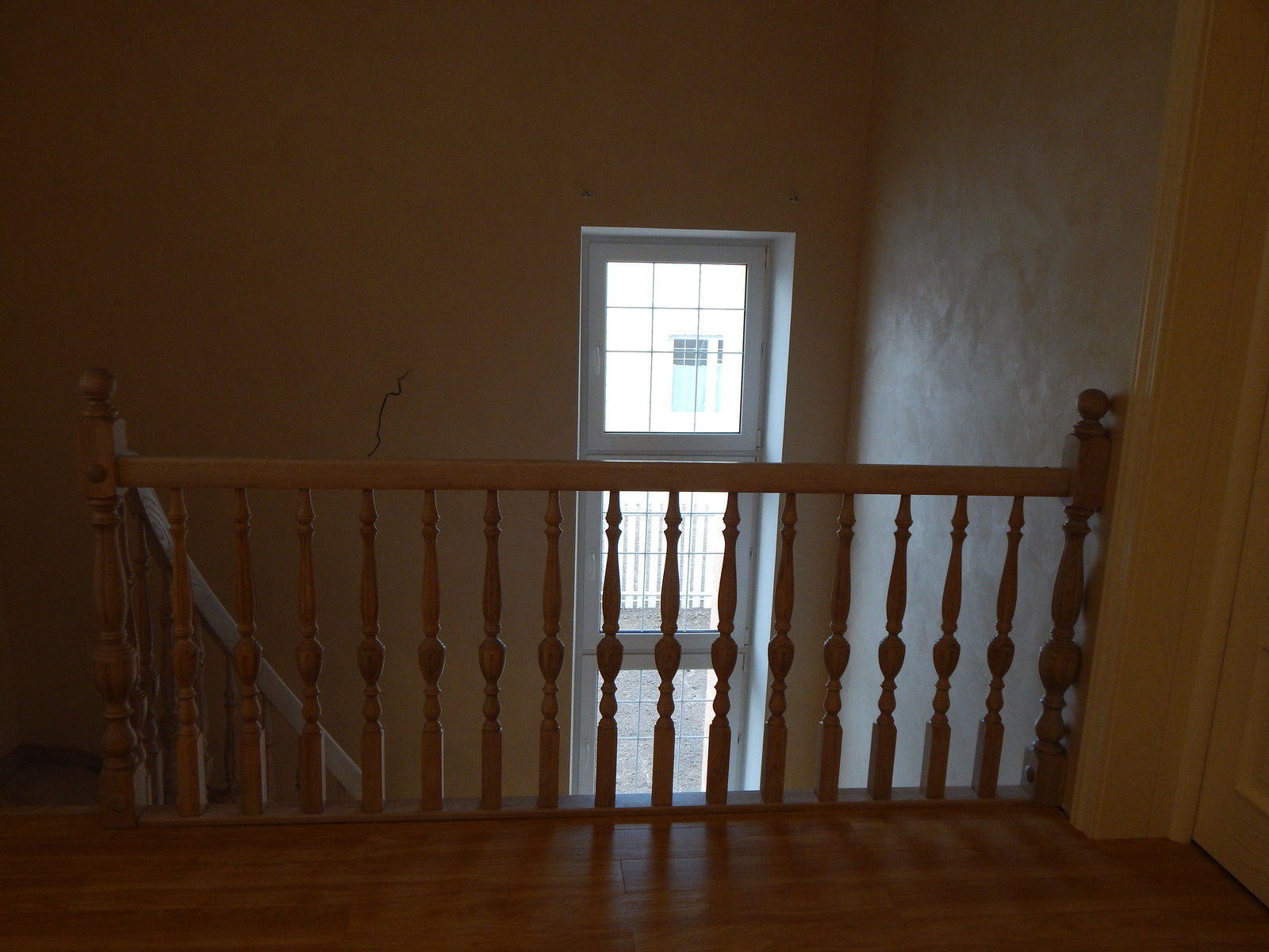 Бетонная лестница с отделкой деревом