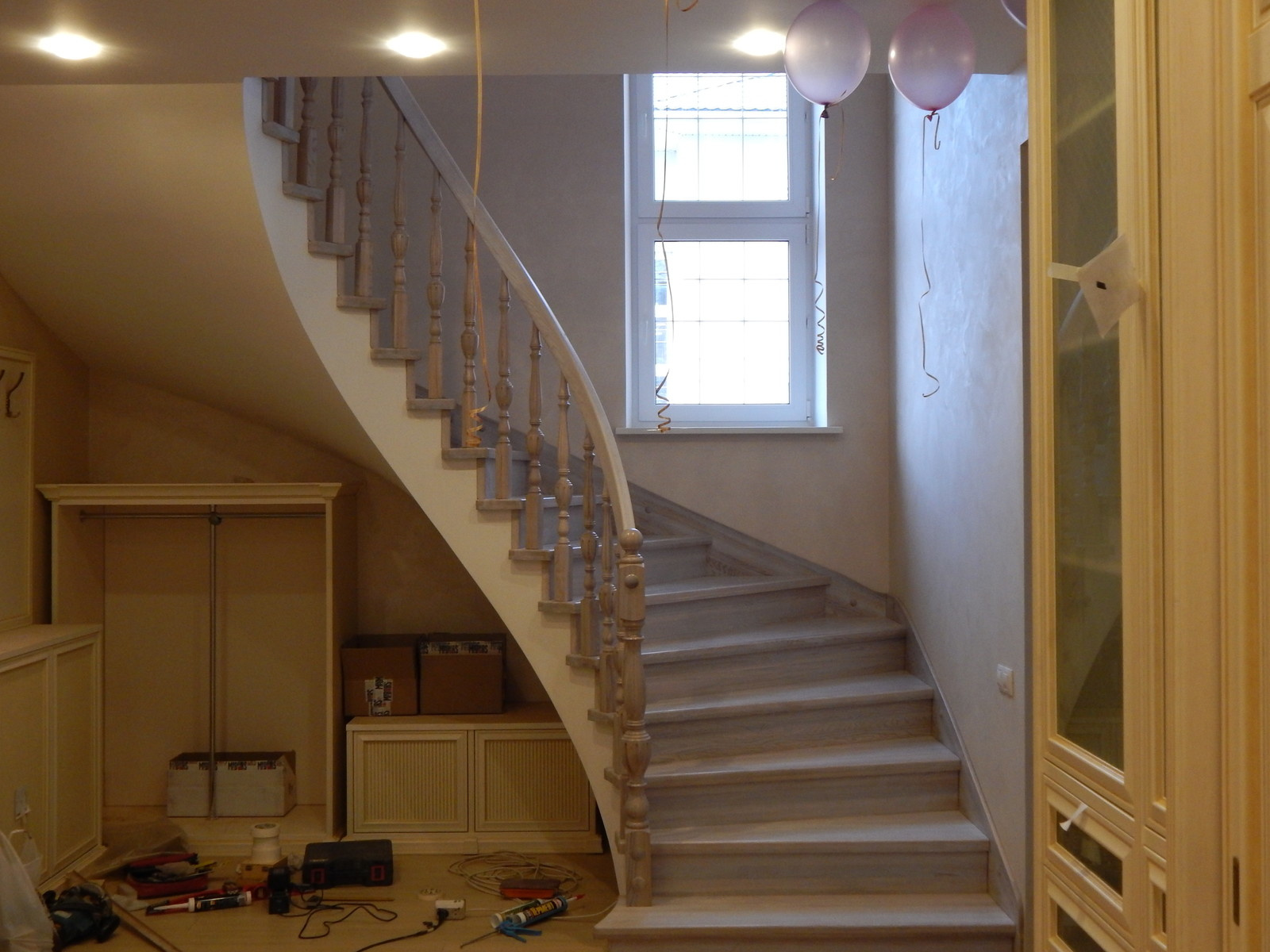 Обложка проекта: Бетонная лестница с отделкой деревом