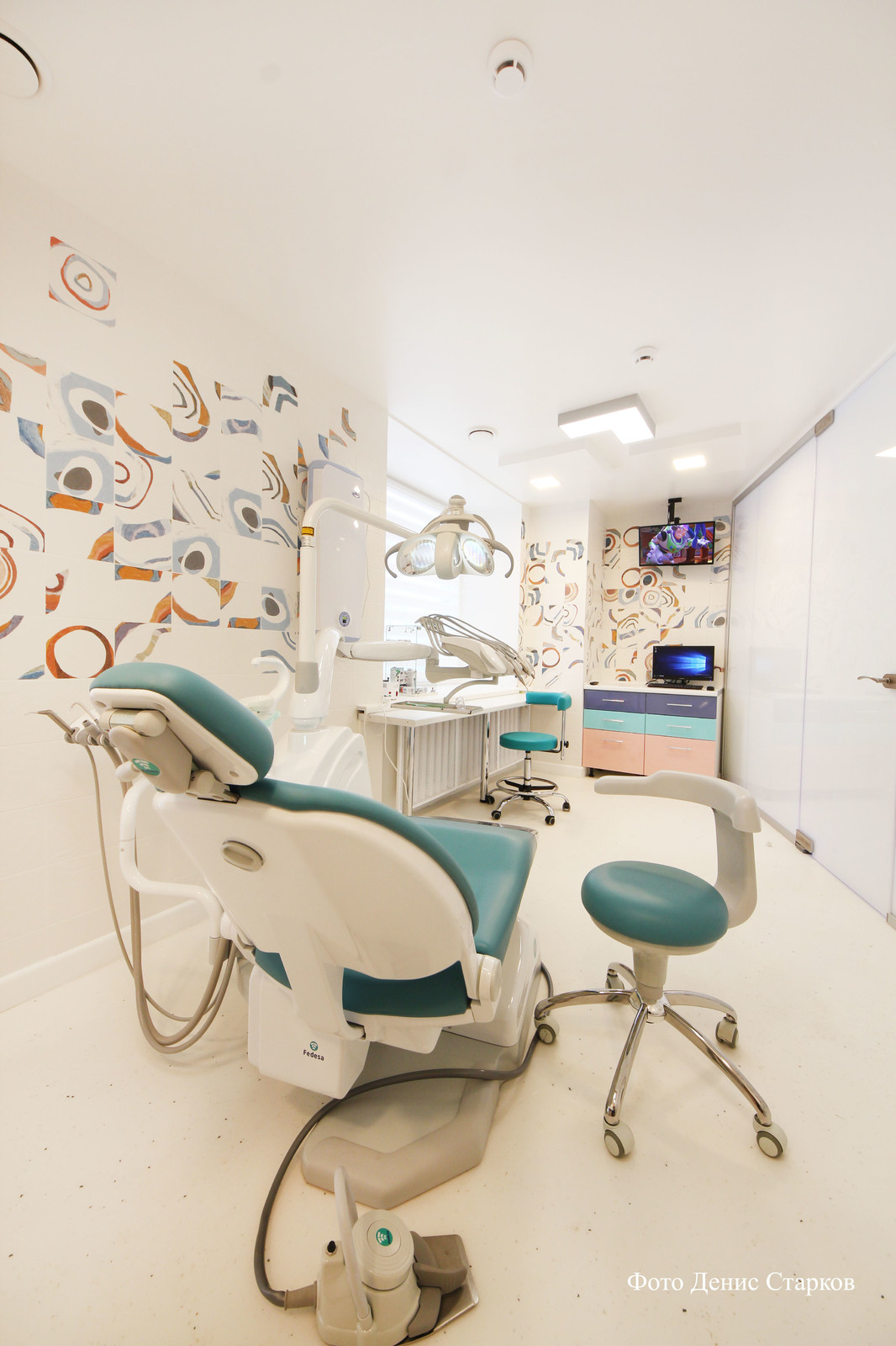 Стоматологическая клиника для взрослых детей «ЮНИТ Young»