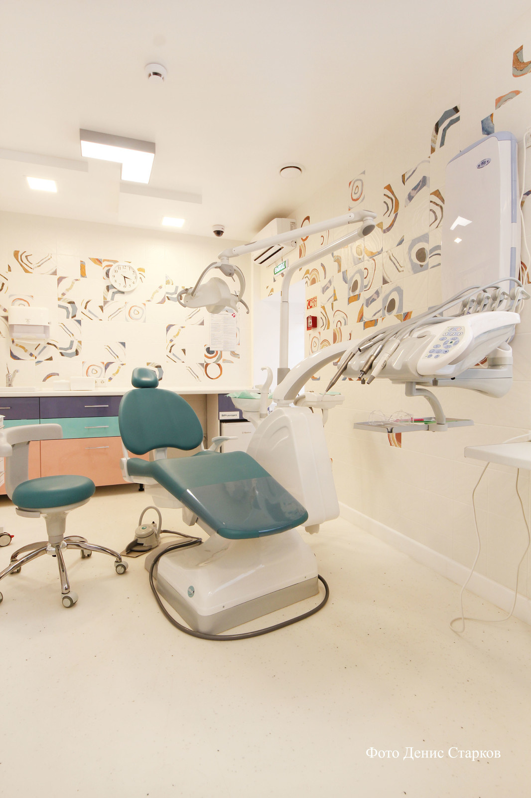 Стоматологическая клиника для взрослых детей «ЮНИТ Young»