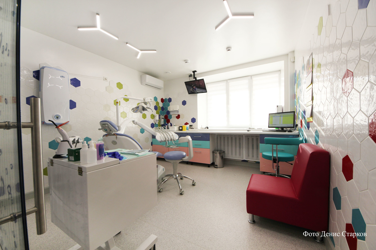 Стоматологическая клиника для взрослых детей «ЮНИТ Young»