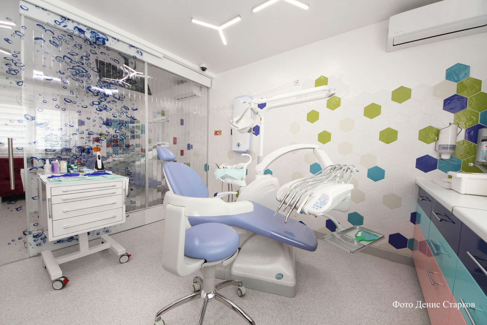 Стоматологическая клиника для взрослых детей «ЮНИТ Young»