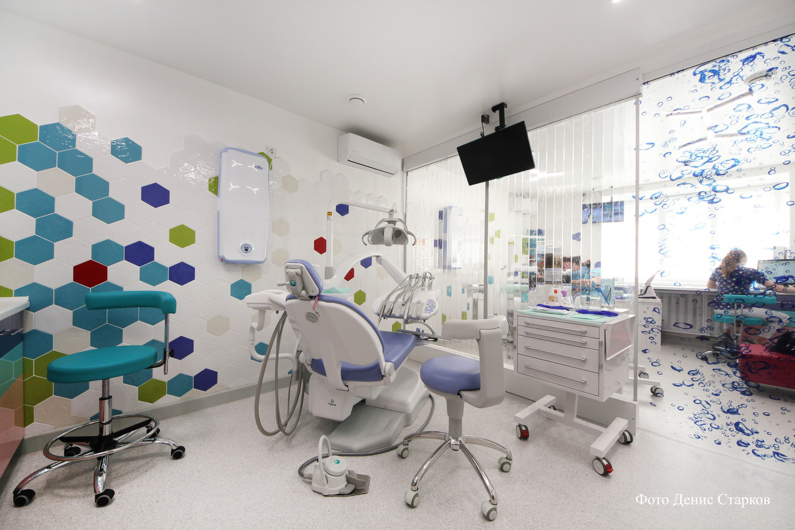 Стоматологическая клиника для взрослых детей «ЮНИТ Young»