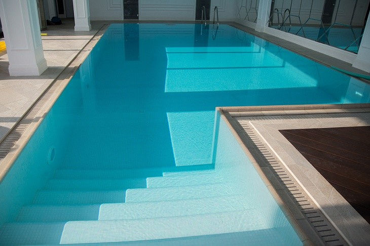 ИНТЕРЬЕР ЧАСТНОГО БАССЕЙНА