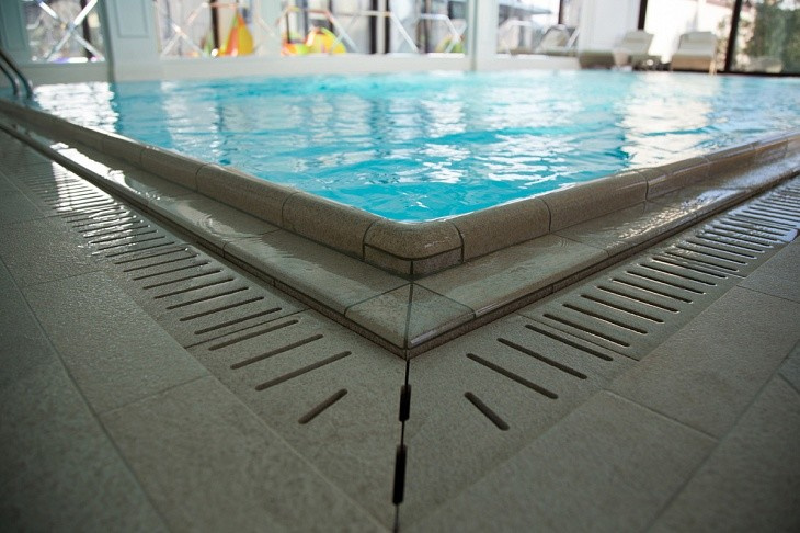 ИНТЕРЬЕР ЧАСТНОГО БАССЕЙНА