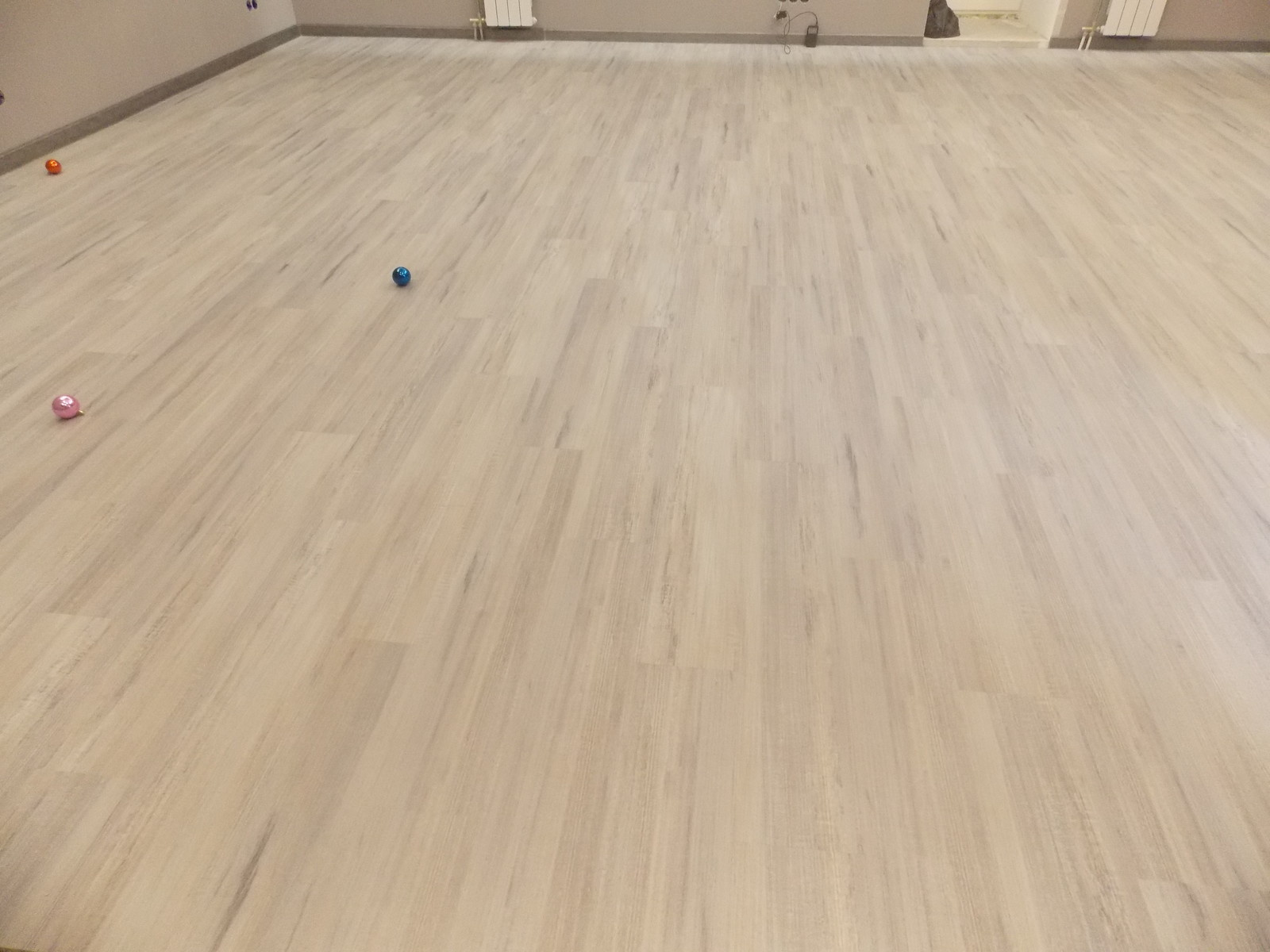 Квартира с напольным покрытием из ПВХ плитки