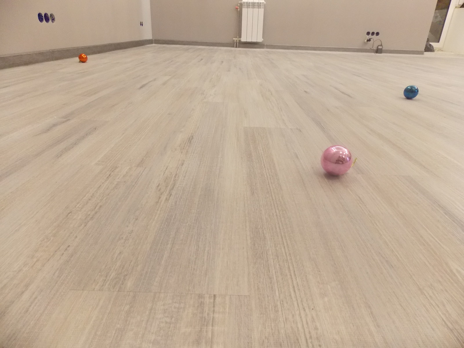 Квартира с напольным покрытием из ПВХ плитки