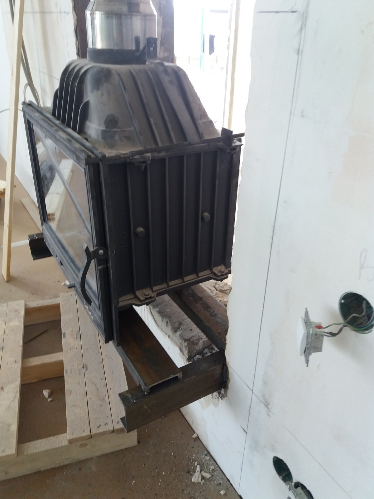 Нестандартная установка камина