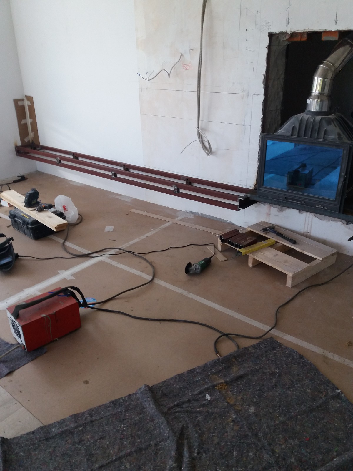 Нестандартная установка камина