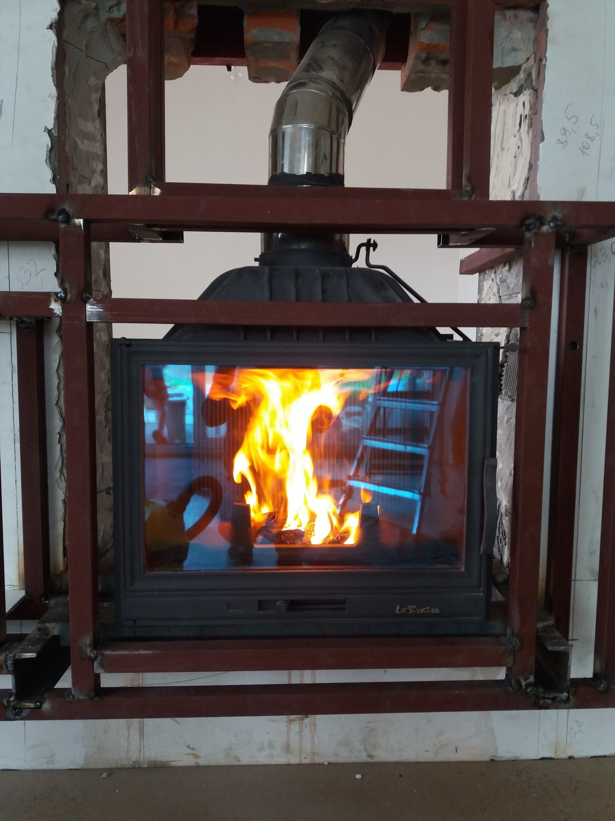 Нестандартная установка камина