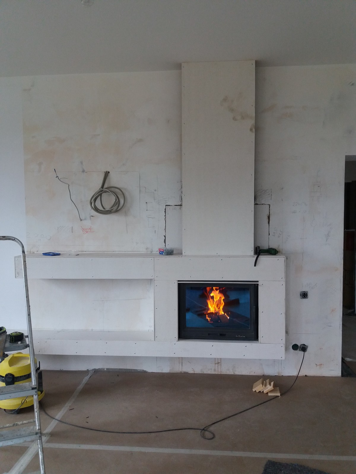 Нестандартная установка камина