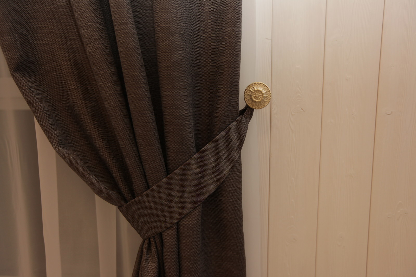 Обложка проекта: Шторы для дома молодой семьи