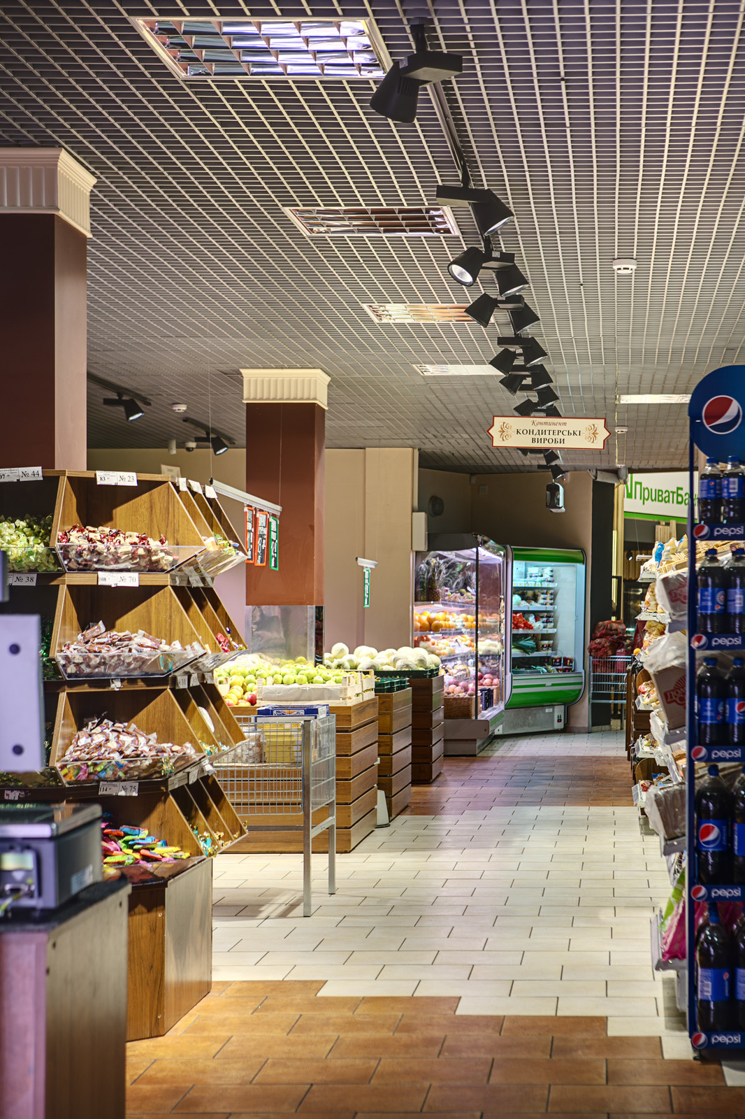 Континент — Освещение магазина продуктов