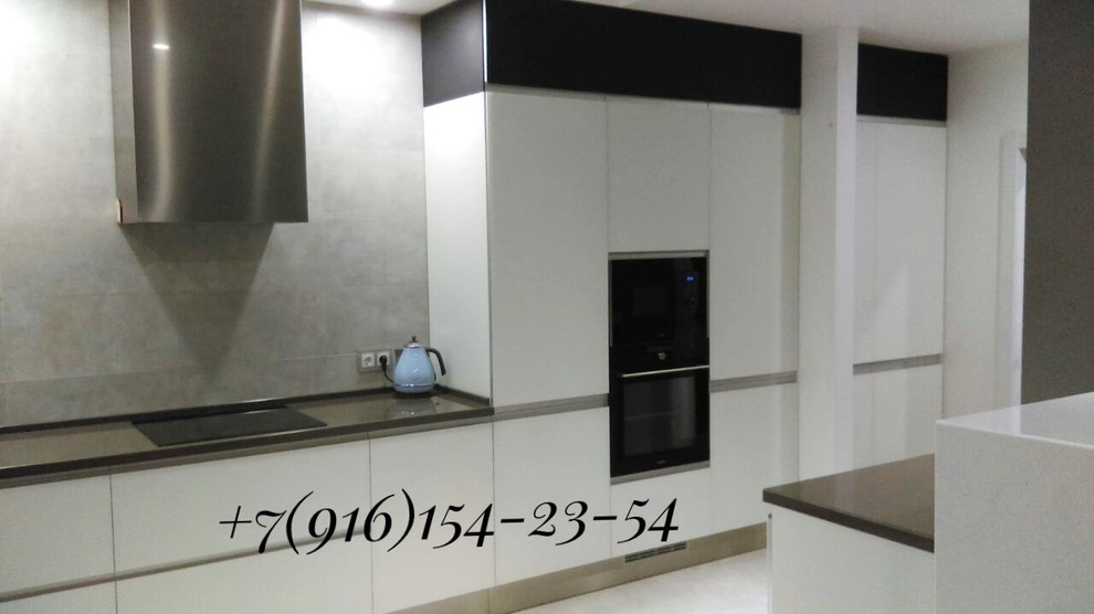 Кухня белая  Вешки