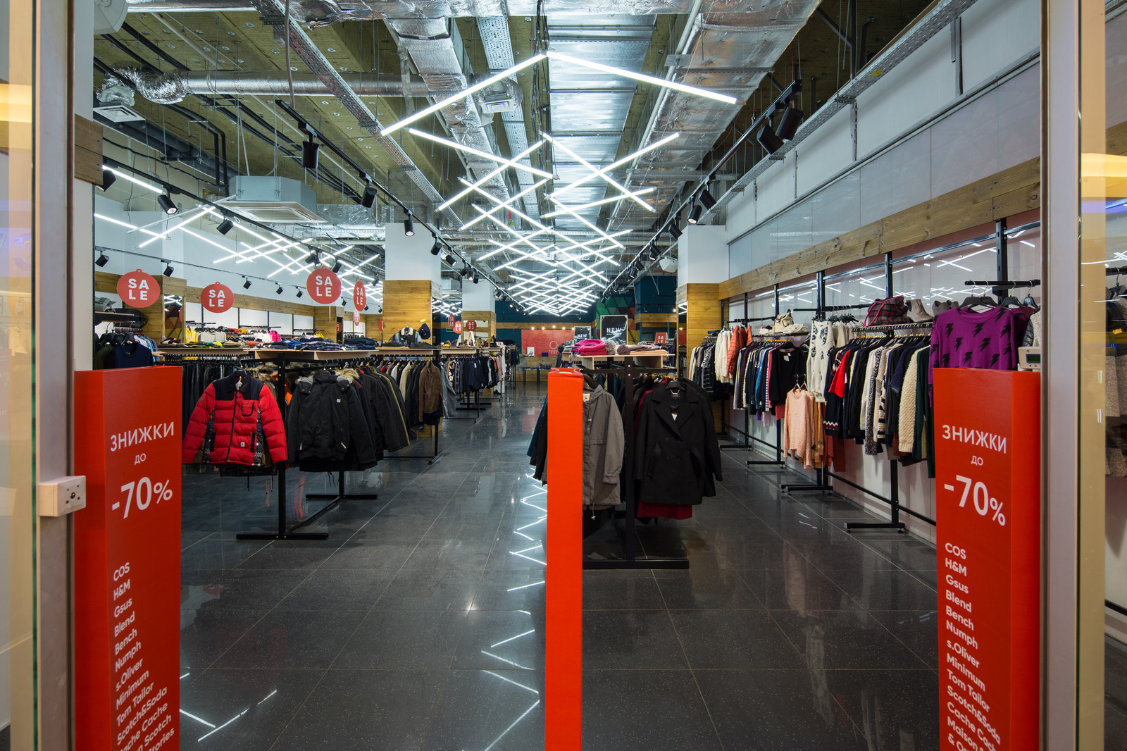 OrangeClub — Освещение магазина одежды