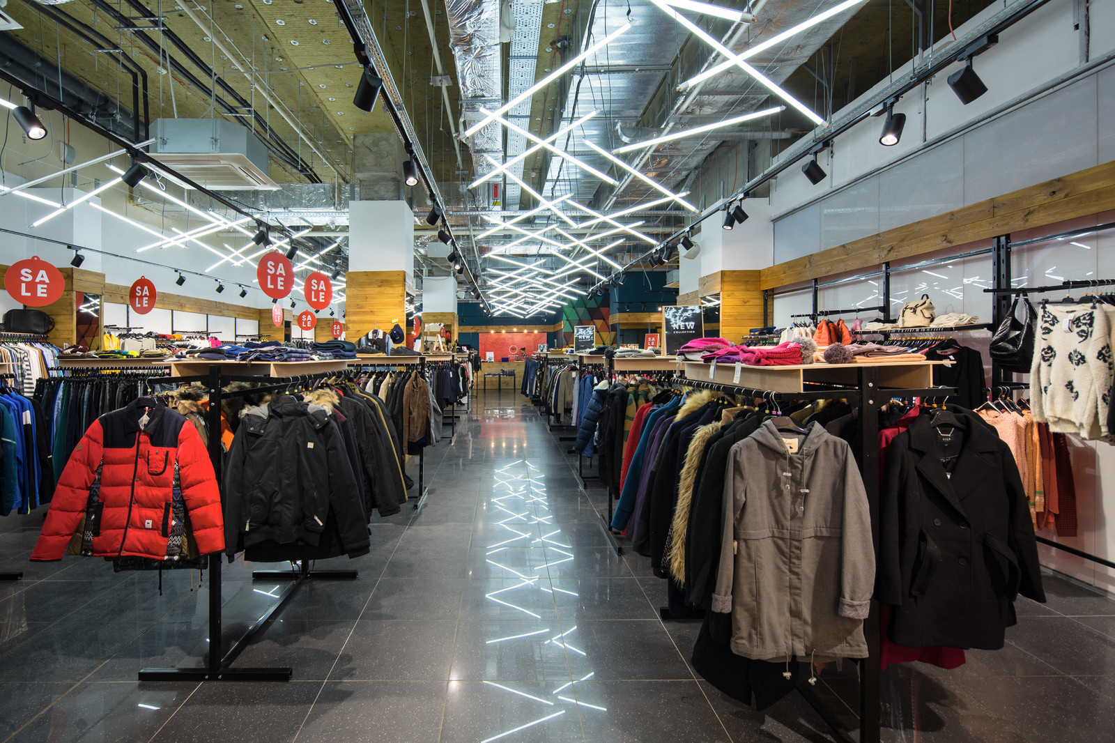 OrangeClub — Освещение магазина одежды