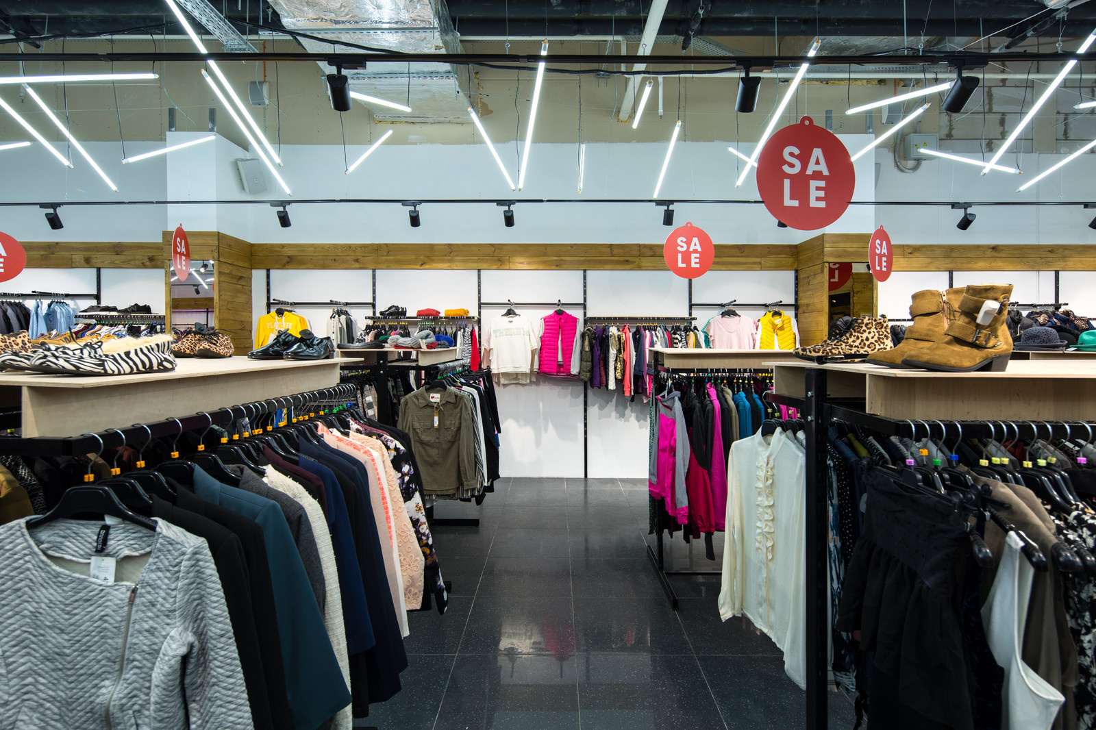 OrangeClub — Освещение магазина одежды