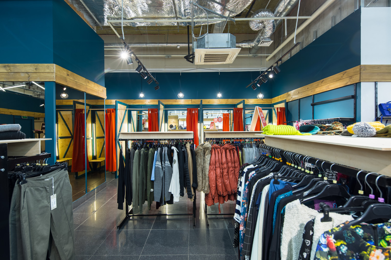 OrangeClub — Освещение магазина одежды