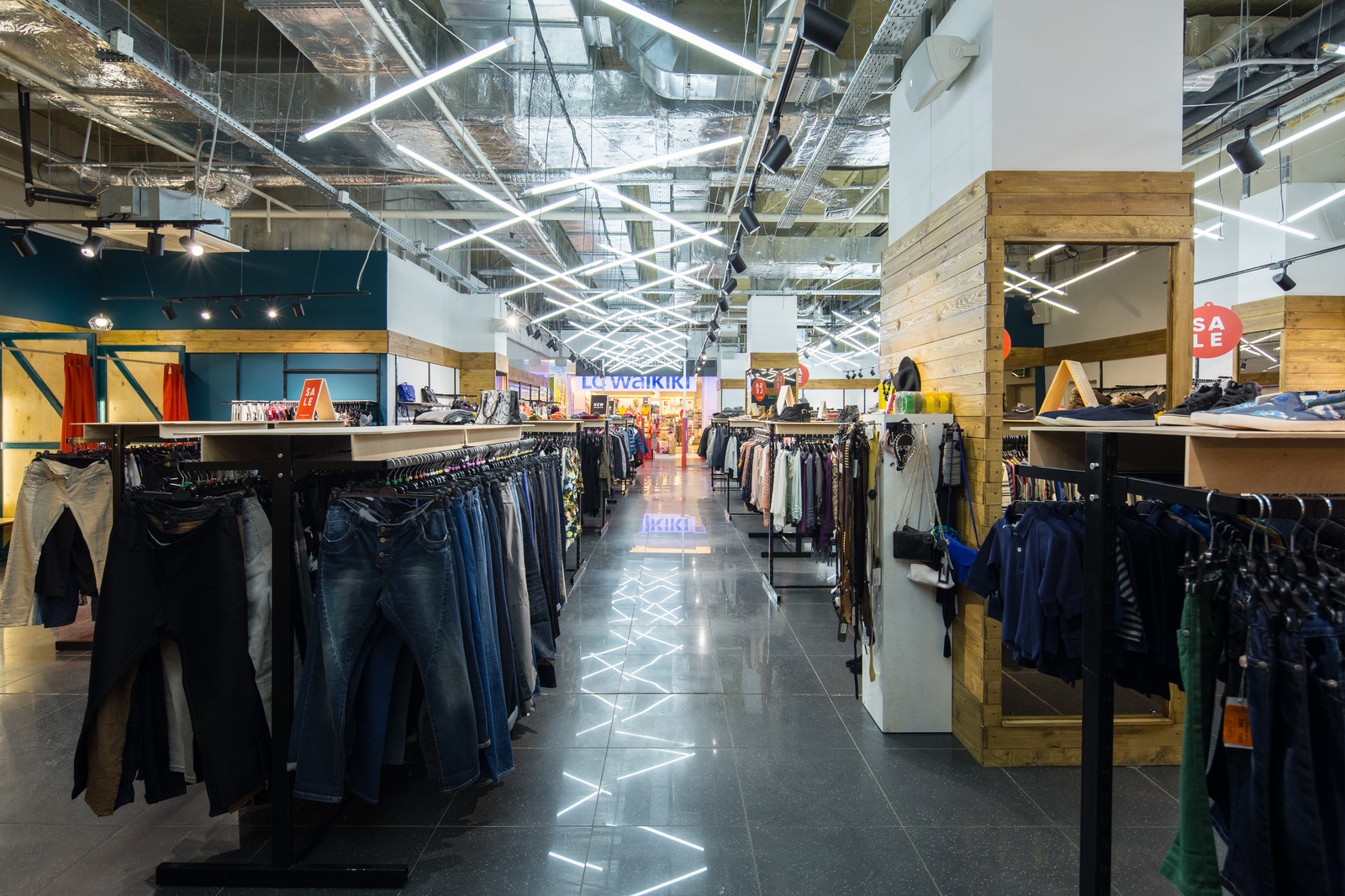 OrangeClub — Освещение магазина одежды