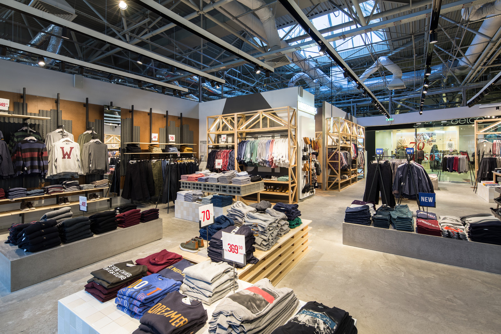 Springfield — Освещение магазина молодежной одежды