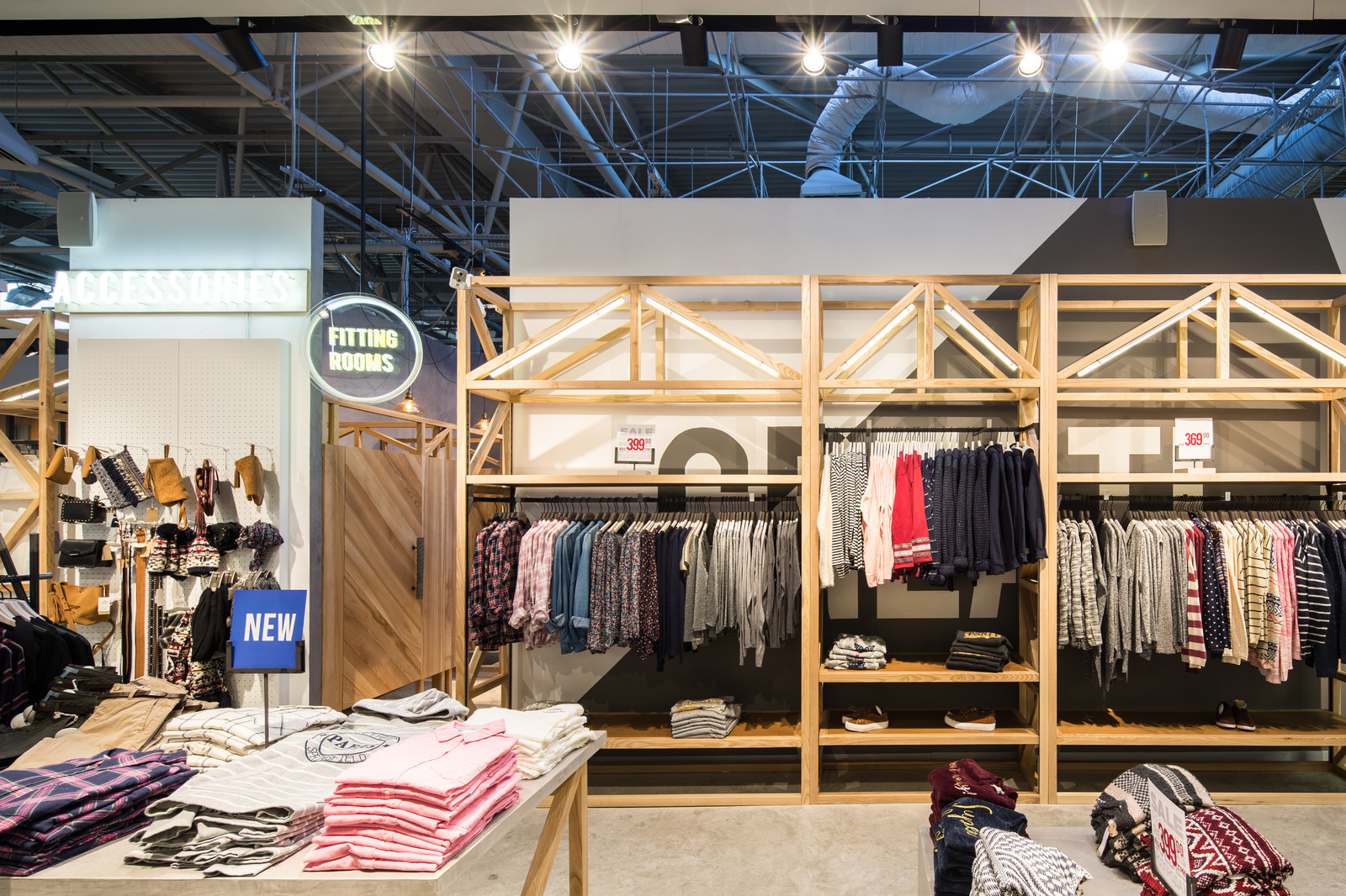 Springfield — Освещение магазина молодежной одежды