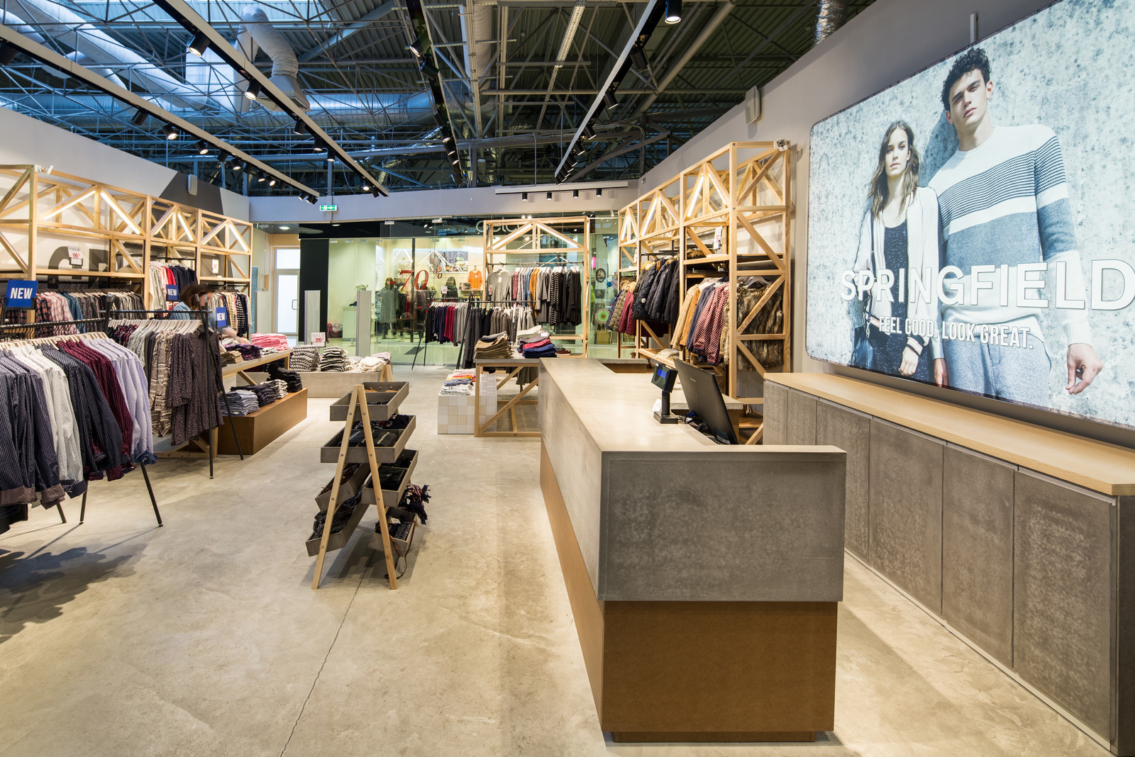Springfield — Освещение магазина молодежной одежды