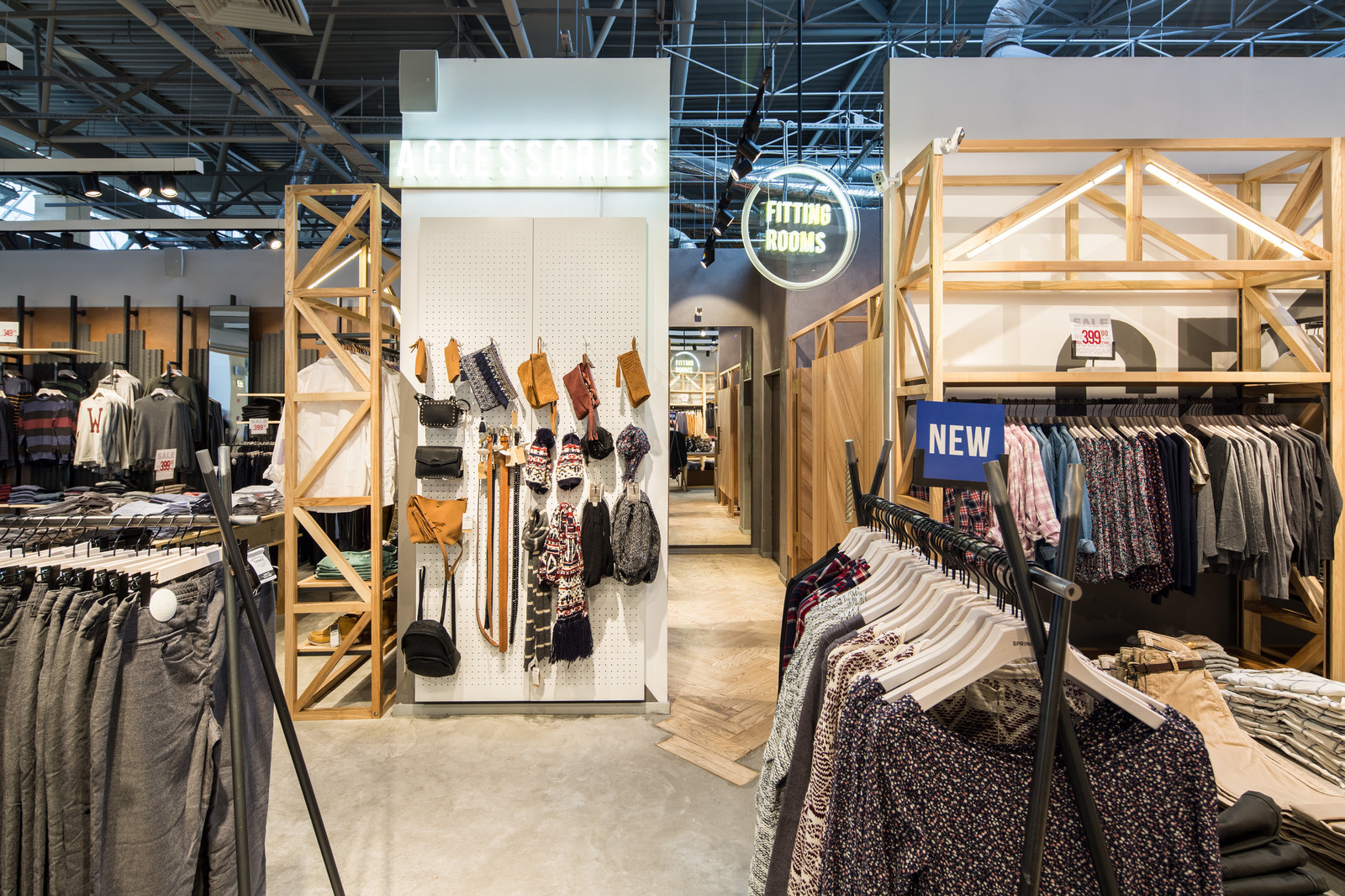 Springfield — Освещение магазина молодежной одежды