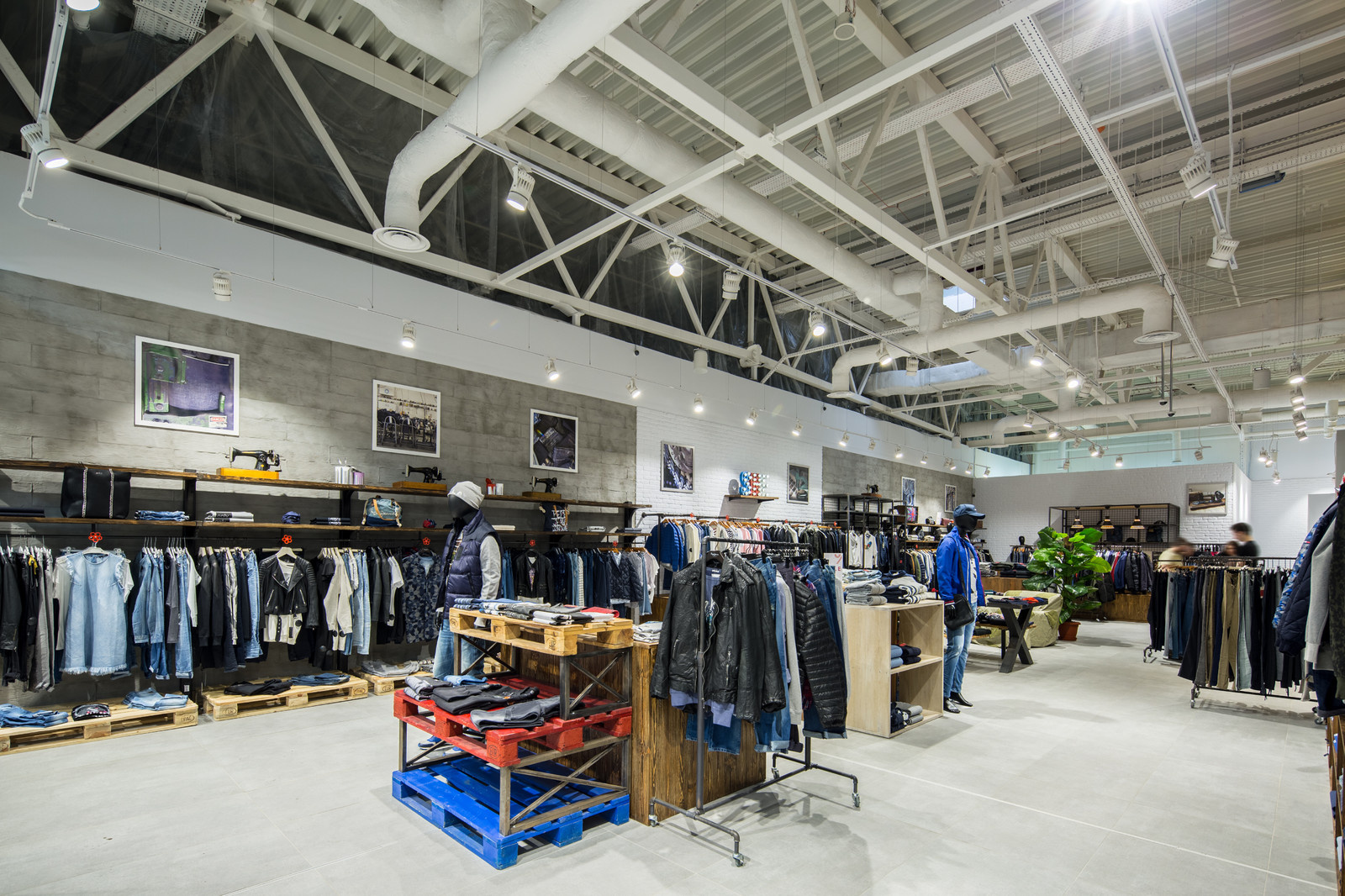 Stem — Освещение магазина брендовой одежды