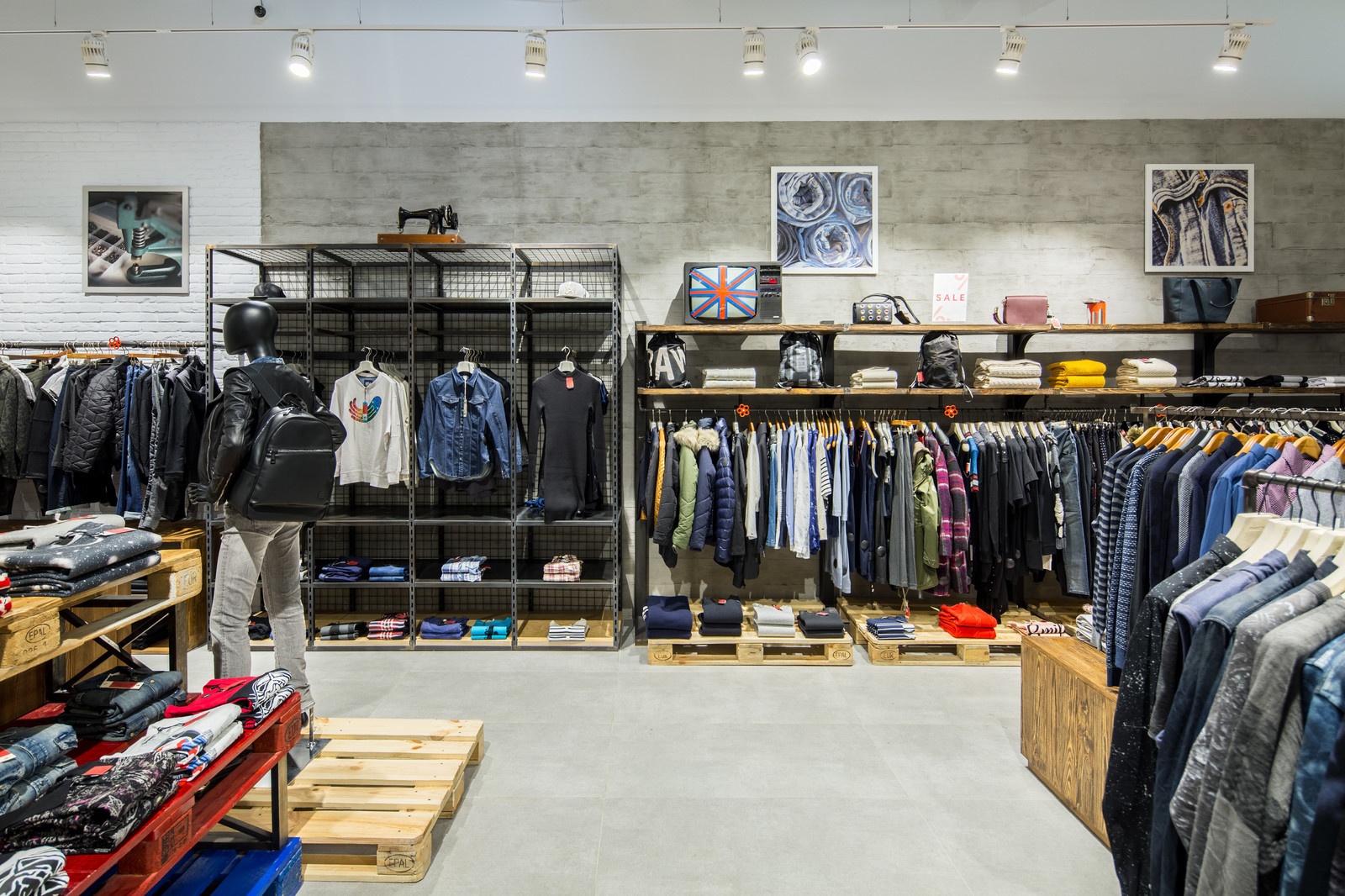 Stem — Освещение магазина брендовой одежды