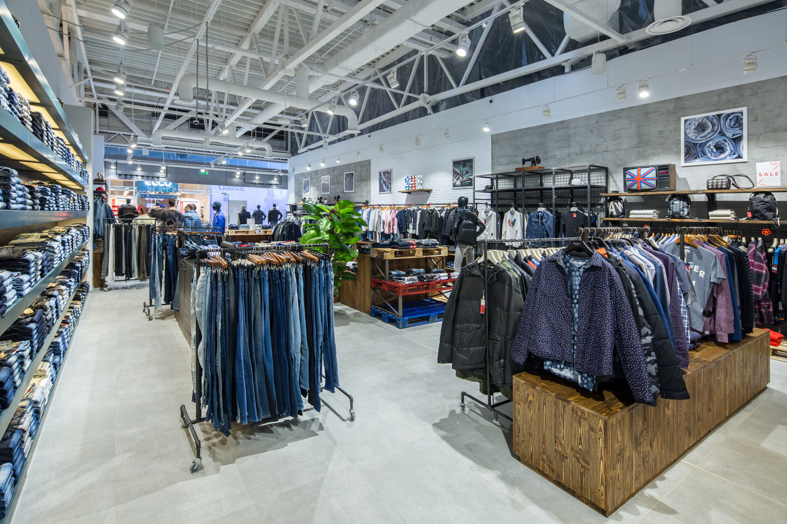 Stem — Освещение магазина брендовой одежды