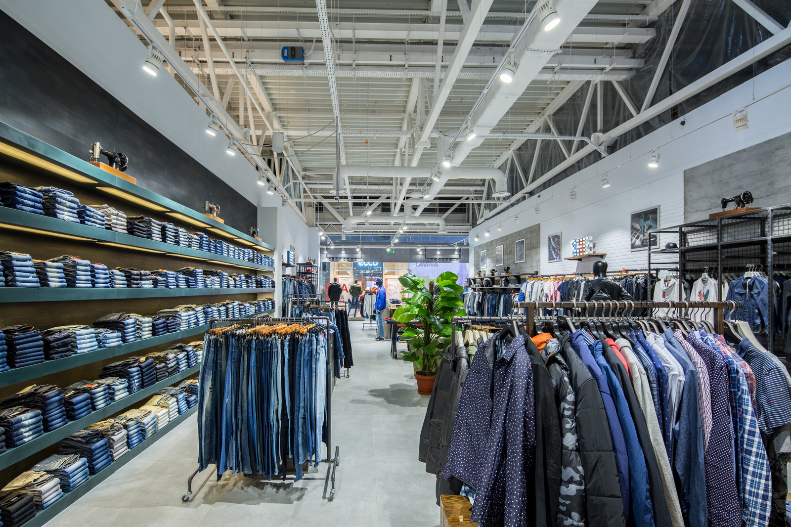 Stem — Освещение магазина брендовой одежды