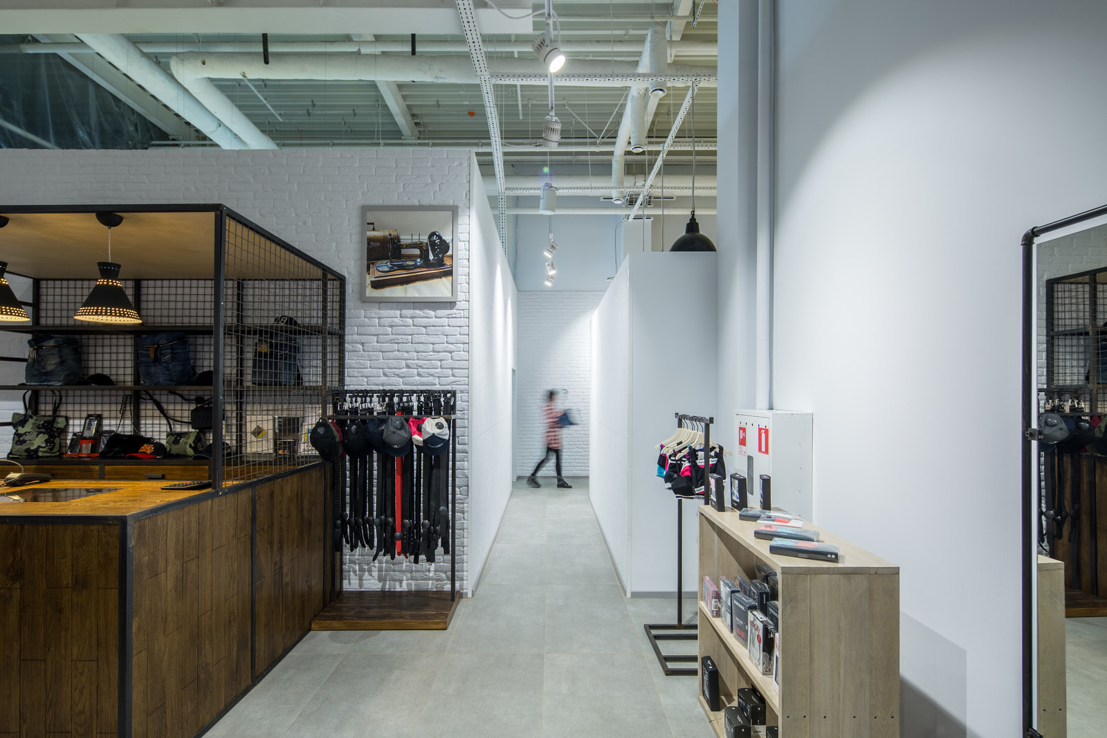 Stem — Освещение магазина брендовой одежды