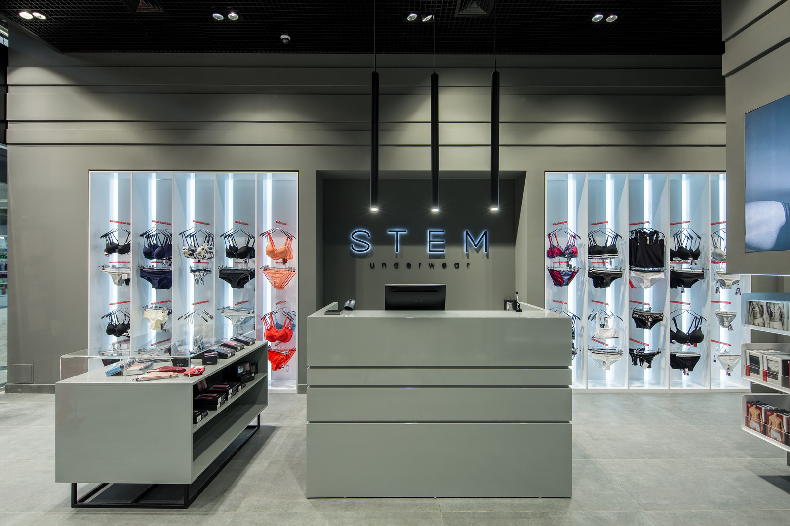 Stem Underwear — Освещение магазина нижнего белья